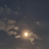 🌕 밤 구름 사이 달